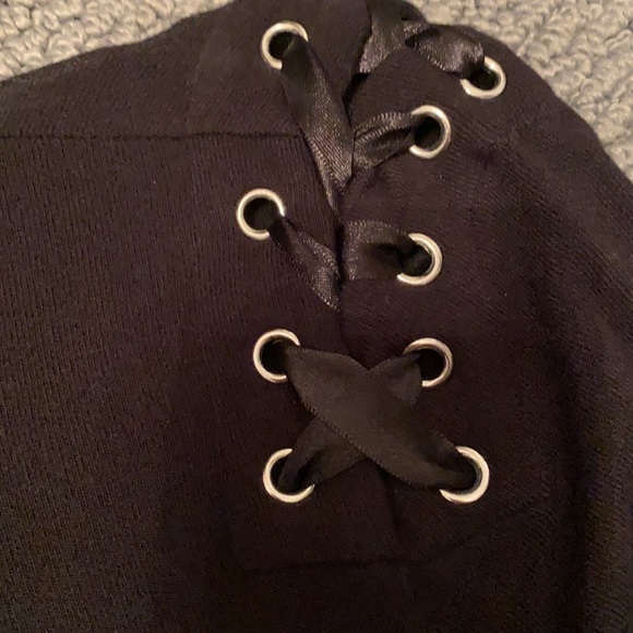 Generation Love top with lacing detail at shoulders and back - Picture 3 of 3